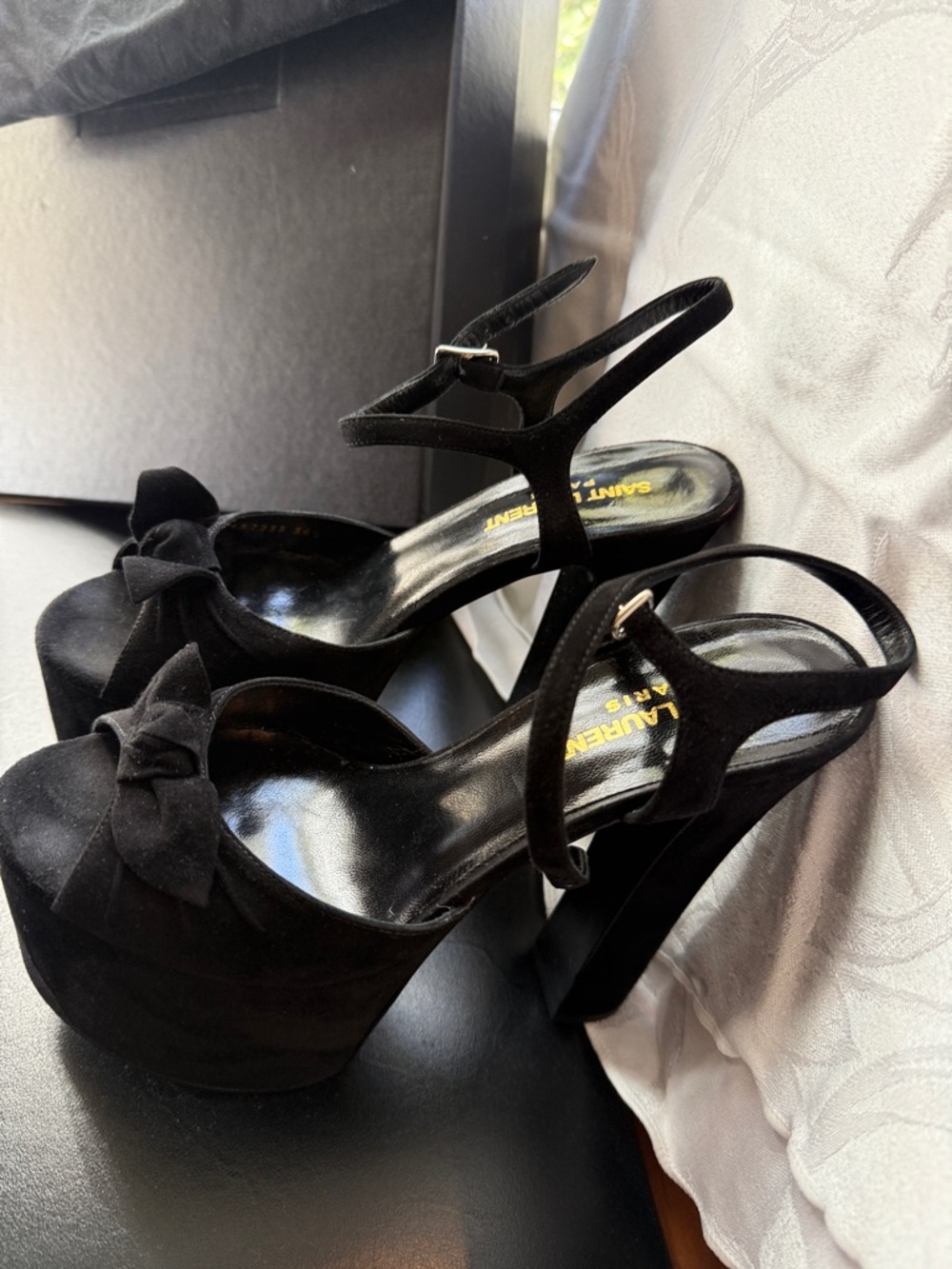 Saint Laurent Black platform
Suede black heels - Picture 4 of 4